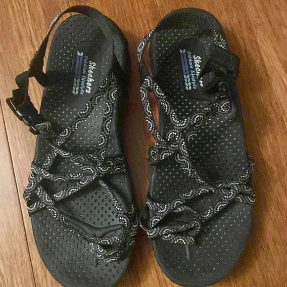 Skechers outdoor lifestyle women’s sandal - size 9 - black/white  -  buckle - Picture 5 of 9